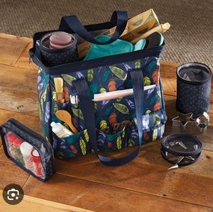 Thirty-One Get Creative Carry All in Falling Feathers